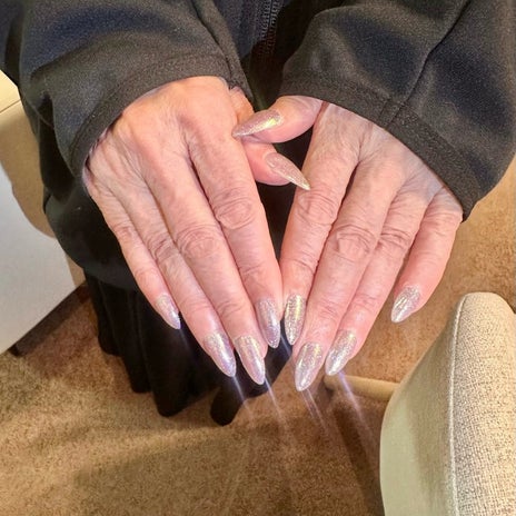 研ナオコ 新しくしたネイルのデザインの画像