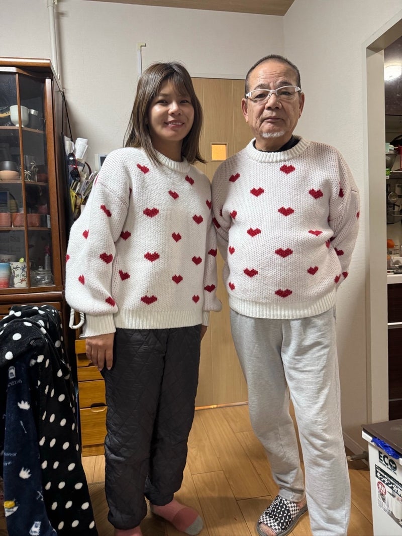クロ まさかの父とおそろいセーターの画像