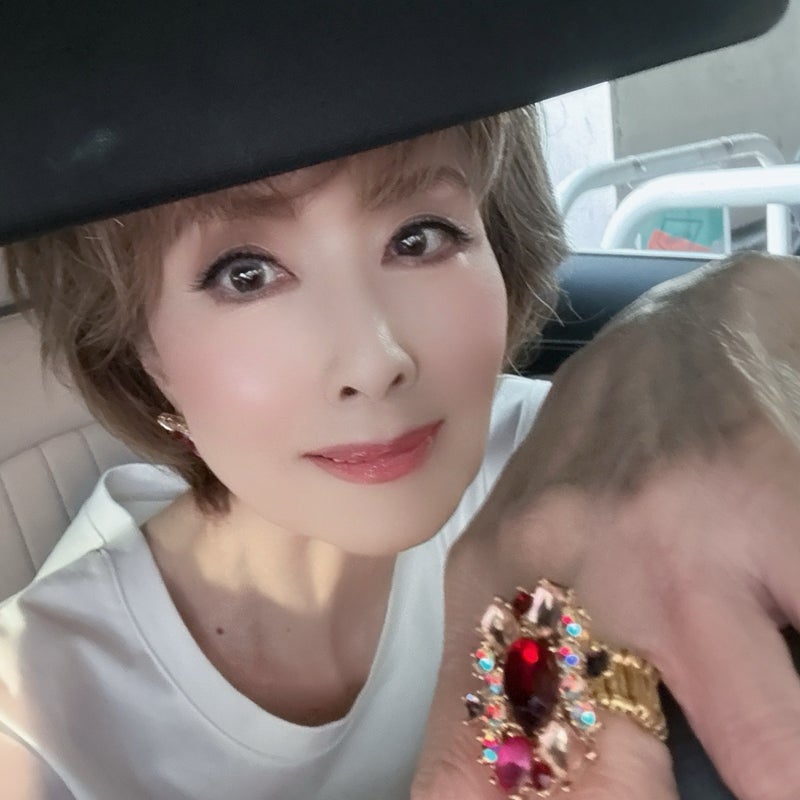 小柳ルミ子 俳優友達に関するクイズの画像