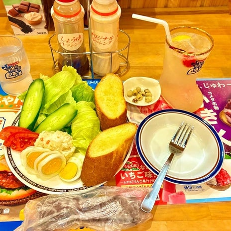 コメダの野菜が多いバゲットの夕飯の画像