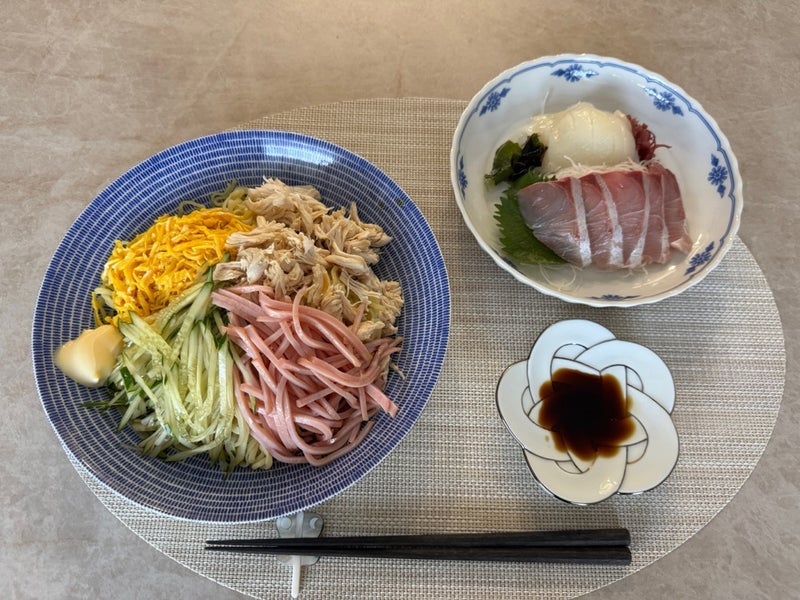 若乃花 冷やし中華と刺身の夕食の画像