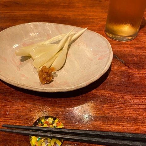 帰宅後のおにぎりでパンパンな顔の画像