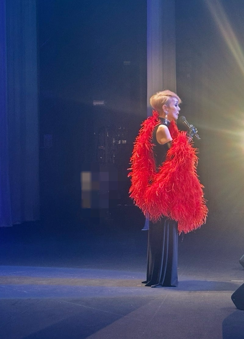 研ナオコ 花と可愛いフルーツタワーの画像