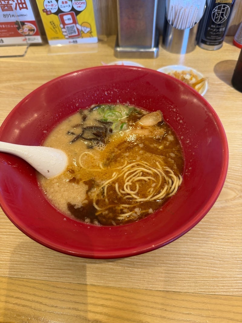 ラーメンと替え玉半チャーハンで1400円の画像