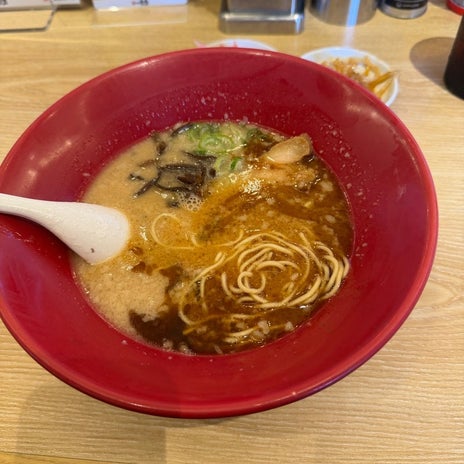 ラーメンと替え玉半チャーハンで1400円の画像