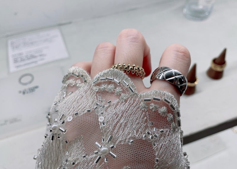 価格差100倍のリングの大きな違いの画像