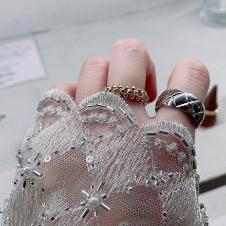 価格差100倍のリングの大きな違いの画像