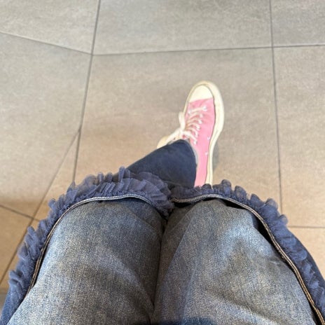 人とランチ行く前のおにぎり一個の画像