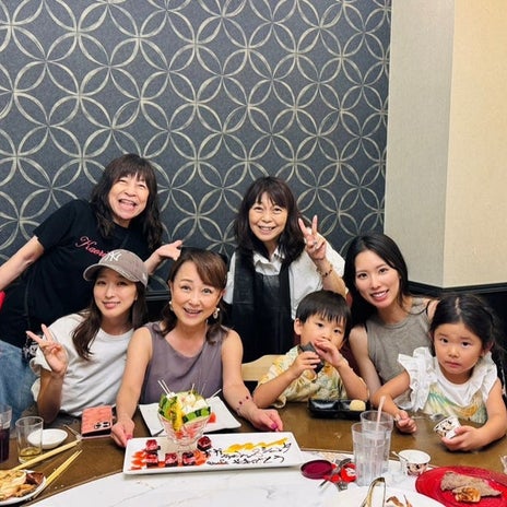つちや 家族が集まり幸せな誕生日会の画像