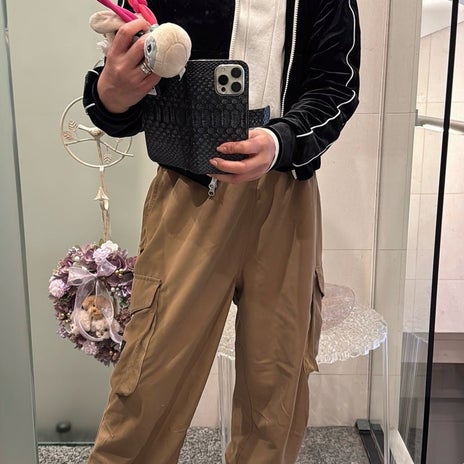 堀ちえみ スウェットにカーゴパンツの画像