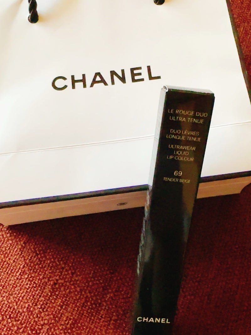 入手困難なCHANELのW仕様リップの画像