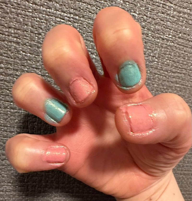 マーブルにした気になるフットネイルの画像