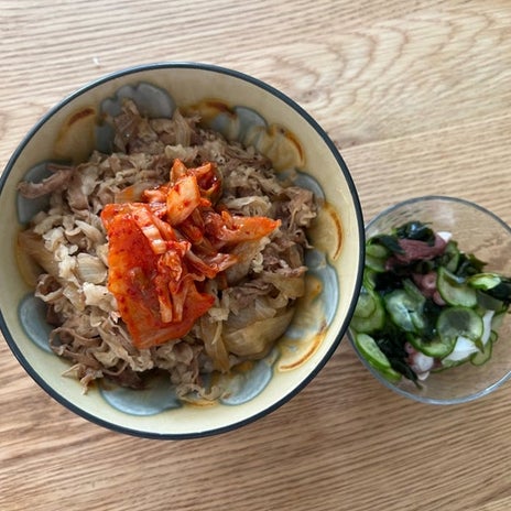 肉の代わりに牛丼の具を入れた芋煮の画像