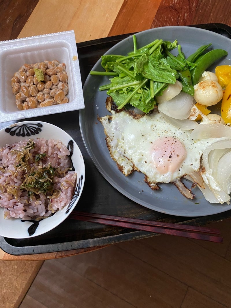 納豆のタレを半分にした朝ご飯の画像