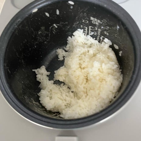 1人暮らし始め米を3合炊いた結果の画像