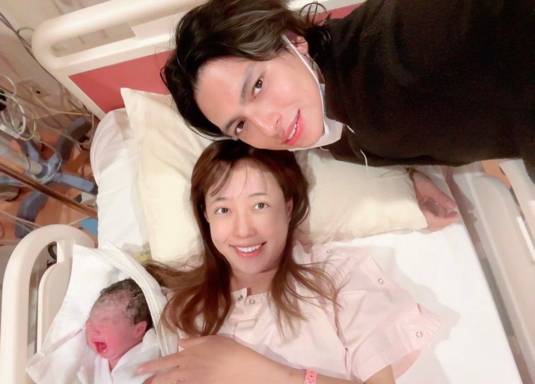 アレク 第3子が誕生して幸せの画像