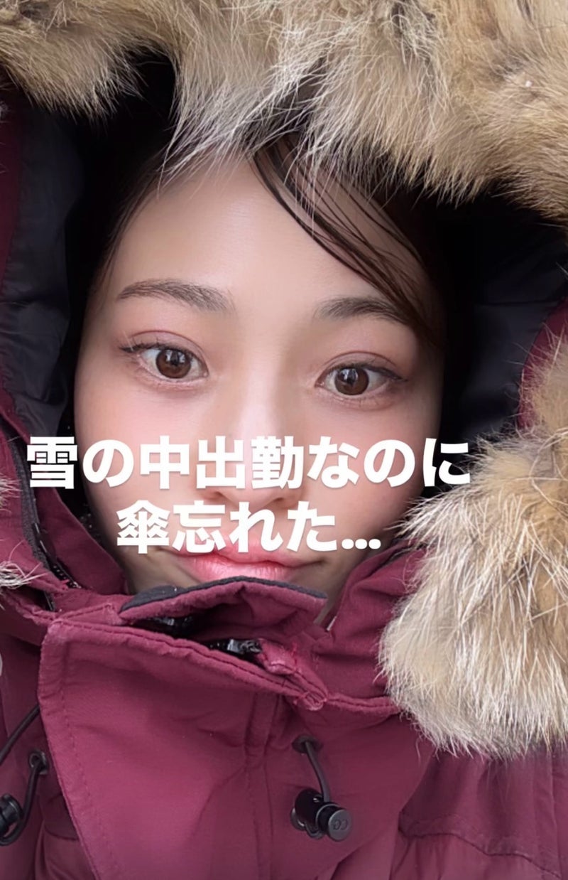 雪で泥だらけになったおニューのダウンの画像