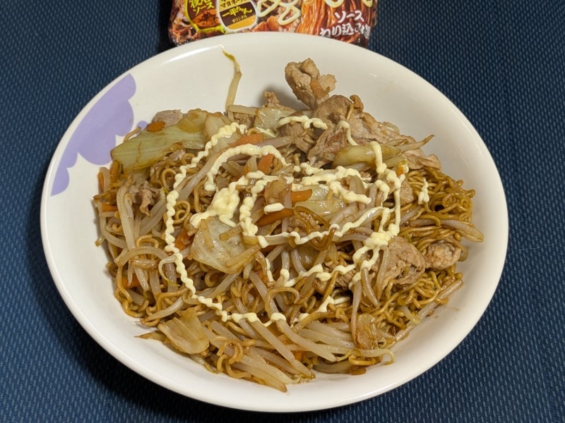半額の野菜と豚肉で作った焼きそばの画像