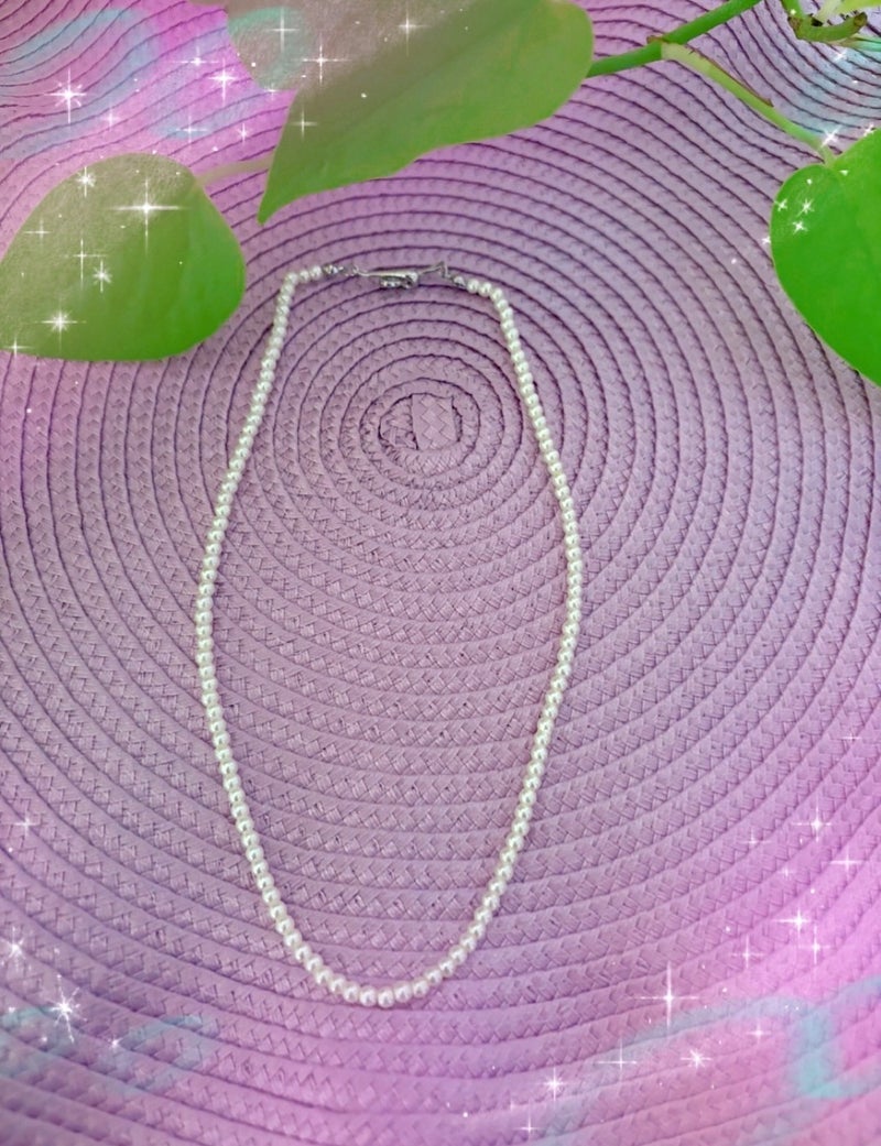主張があまりない上品なネックレスの画像