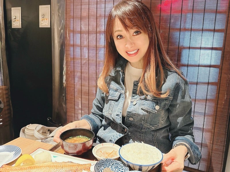 美奈代の夫 定食でニコニコの奥様の画像