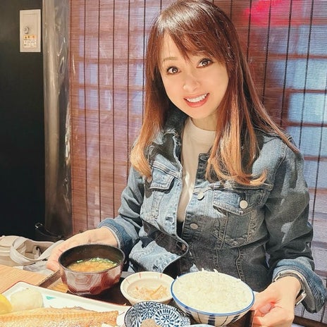 美奈代の夫 定食でニコニコの奥様の画像