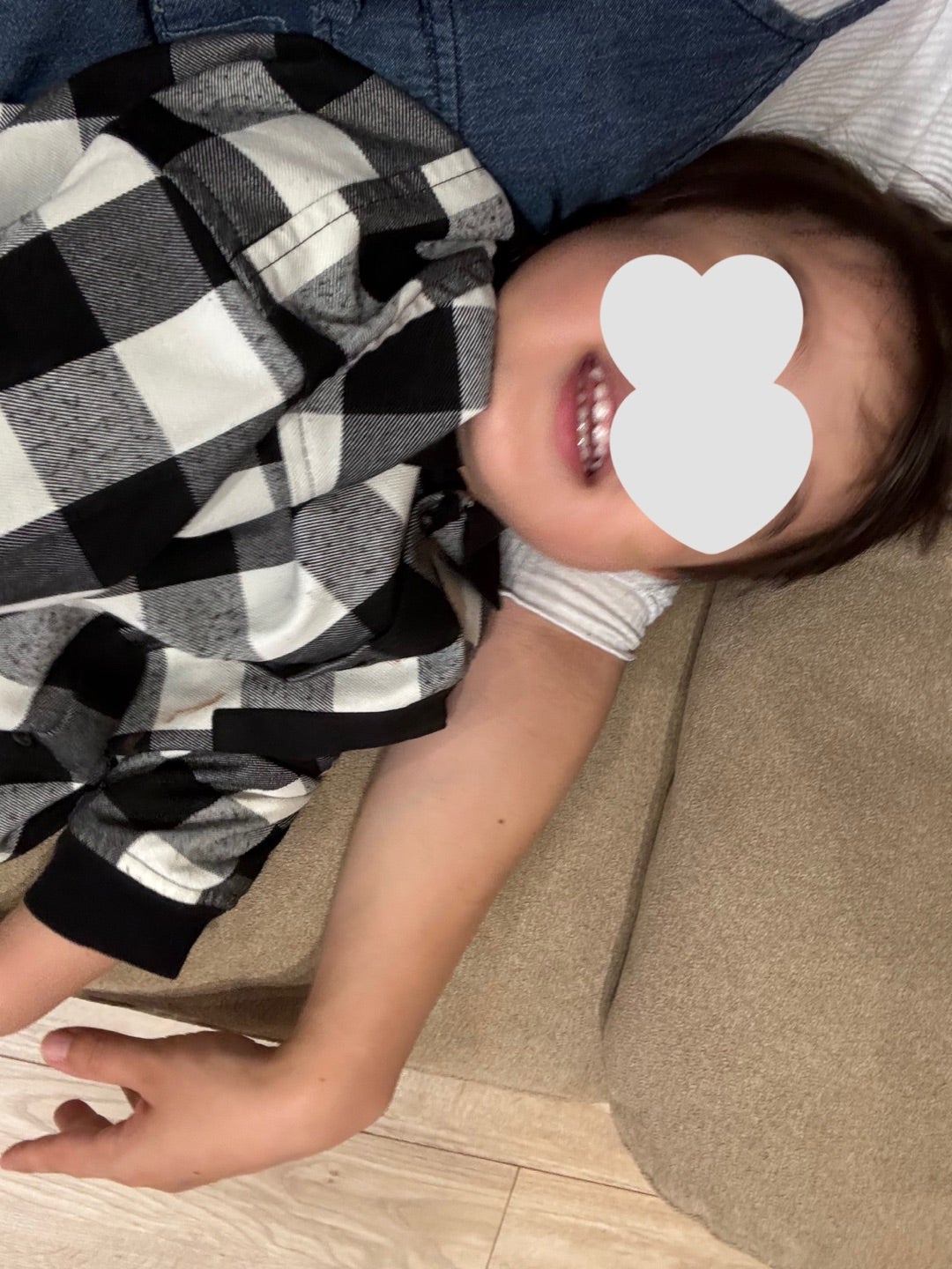 お腹をじっと見つめていた息子