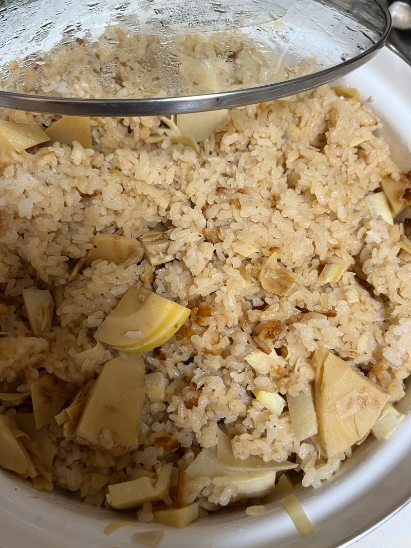 土佐煮も混ぜた大量のたけのこご飯の画像
