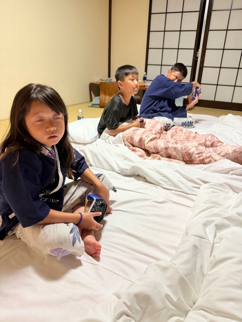 小原正子 4人で並んで寝た一夜の画像