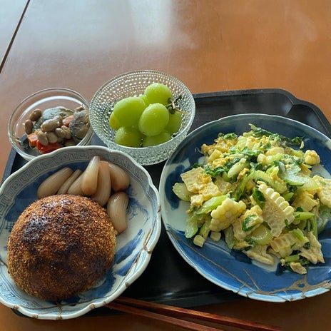 焼きカレーパンでありあわせ昼ご飯の画像