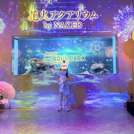 上原さくら ずぶ濡れ席でイルカショーの画像