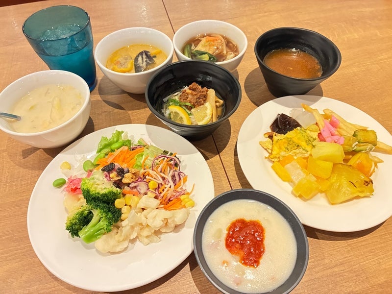 仕事帰りに野菜を食べる食べ放題の画像