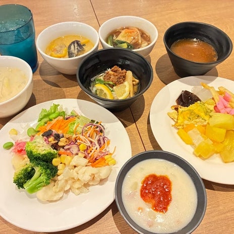仕事帰りに野菜を食べる食べ放題の画像