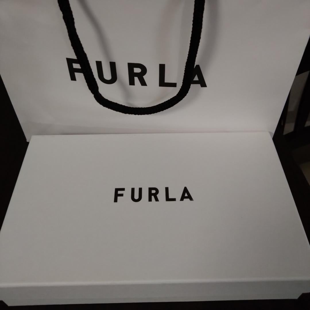 アウトレットで買ったFURLA財布の画像