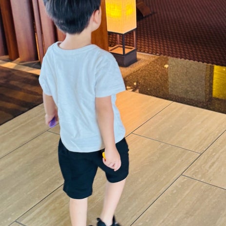 だいた 部屋でゆっくりする息子の画像
