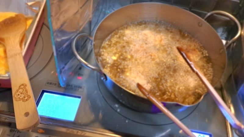 残りわずかで焦る息子のネクタイの画像