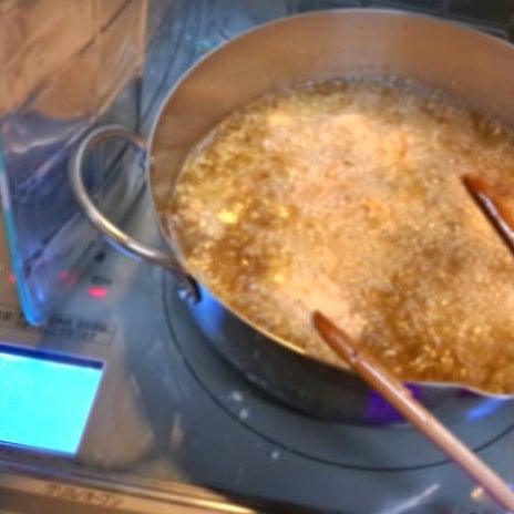 残りわずかで焦る息子のネクタイの画像