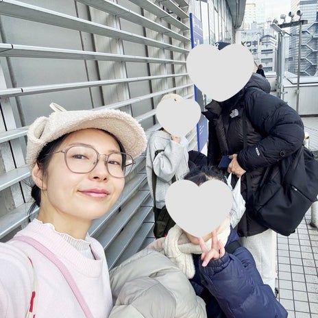 快適なバスでの草津家族旅行の画像