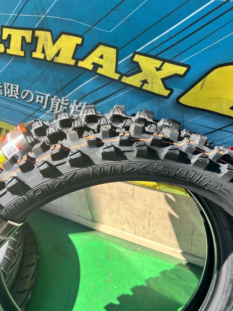 入荷した競技専用の新商品タイヤの画像