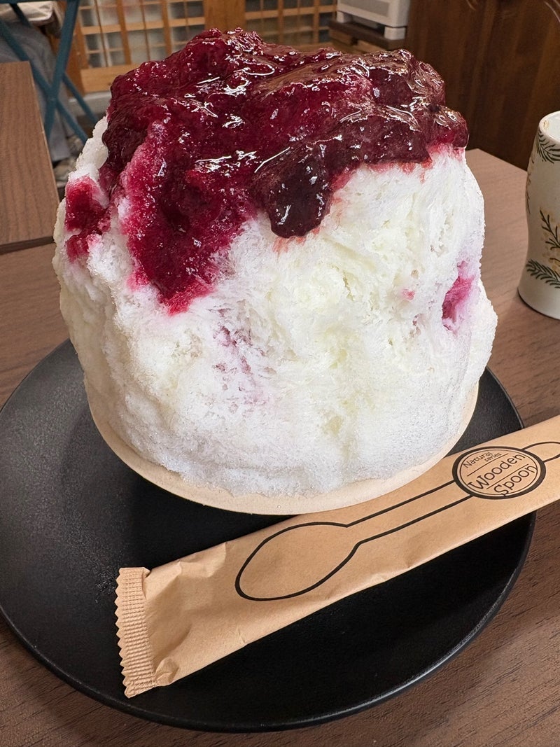 大好きな店で食べたかき氷2つの画像