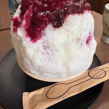 大好きな店で食べたかき氷2つの画像