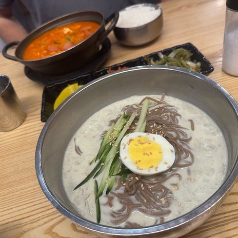 堀ちえみ 夫が食べた温かいプデチゲの画像