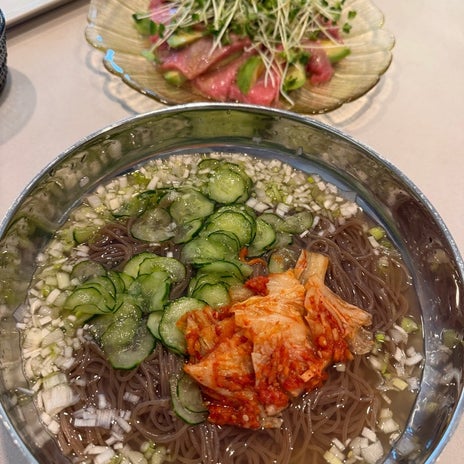 豪邸で頂いた完璧なお皿の冷麺の画像