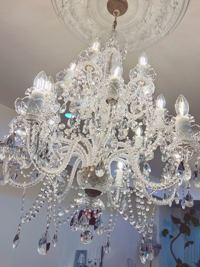 美奈代 終わったシャンデリアの掃除の画像