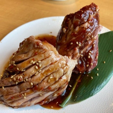 焼肉きんぐのきんぐコースの焼肉の画像