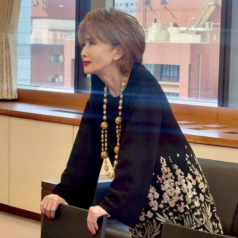 小柳ルミ子 左右違うイヤリング持参の画像