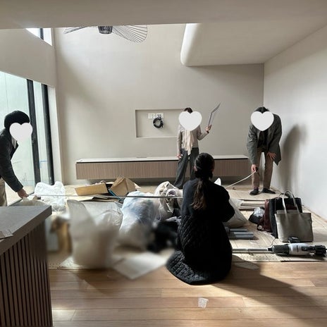 桃 新居のソファが大きすぎた問題の画像