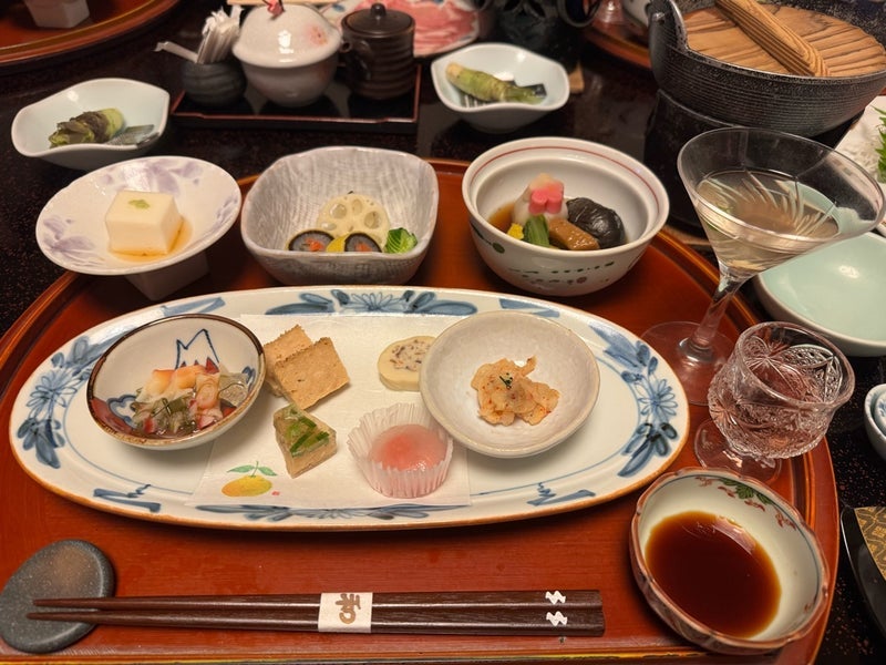 堀ちえみ 旅館で家族団欒の夕飯の画像