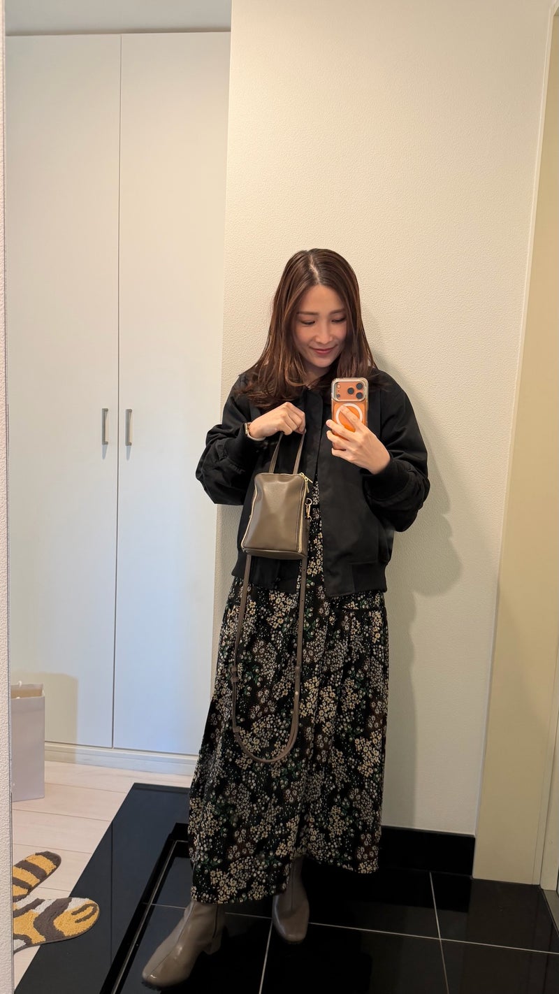 はあちゅう 春物ワンピースの服装の画像