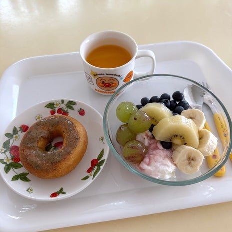上原さくら 娘の朝食と自分の朝食の画像