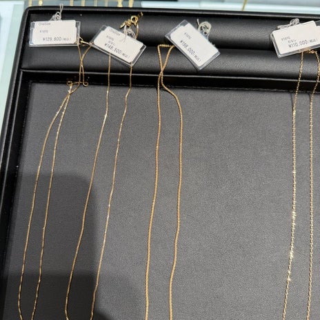 アレク 息子に買うか悩む金の品の画像